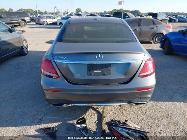 Mercedes-Benz E 300 2017 WDDZF4JB0HA121877 Image 16