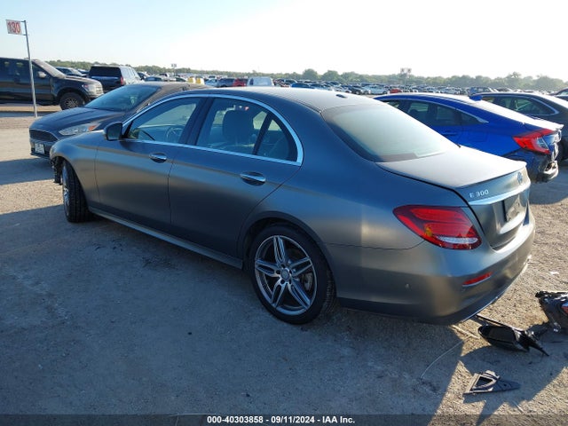WDDZF4JB0HA121877 Mercedes-Benz E 300