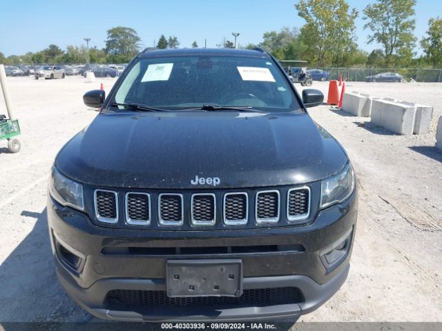 3C4NJCBB7JT502317 Jeep Compass Latitude Fwd