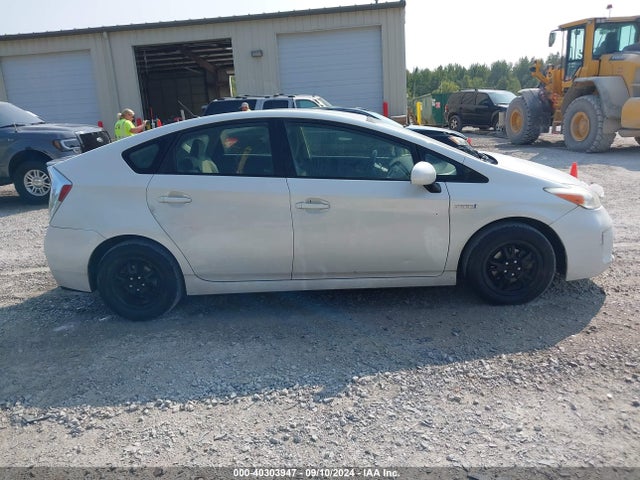 Toyota Prius Two 2015 JTDKN3DU0F0417510 Image 13