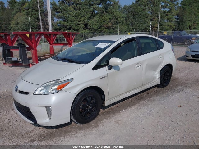 Toyota Prius Two 2015 JTDKN3DU0F0417510 Image 2