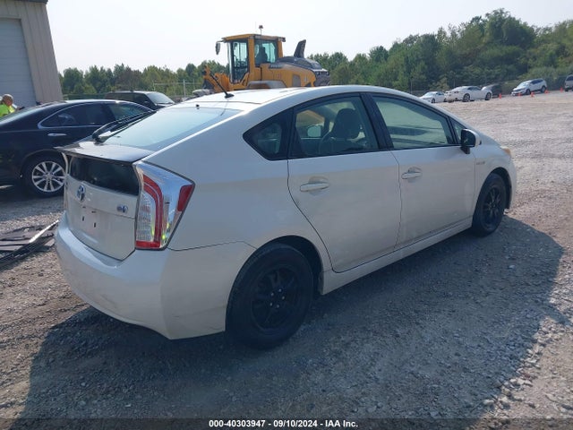 Toyota Prius Two 2015 JTDKN3DU0F0417510 Image 4
