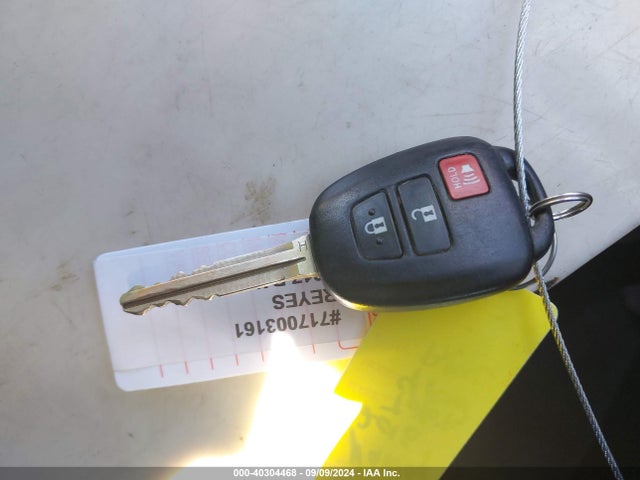 Toyota RAV4 LE 2017 JTMZFREV3HJ108925 Image 11