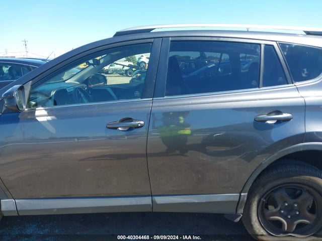 Toyota RAV4 LE 2017 JTMZFREV3HJ108925 Image 14