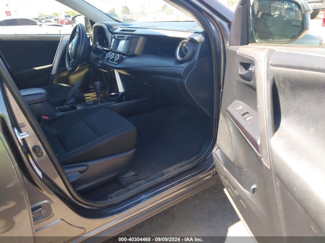 Toyota RAV4 LE 2017 JTMZFREV3HJ108925 Image 5