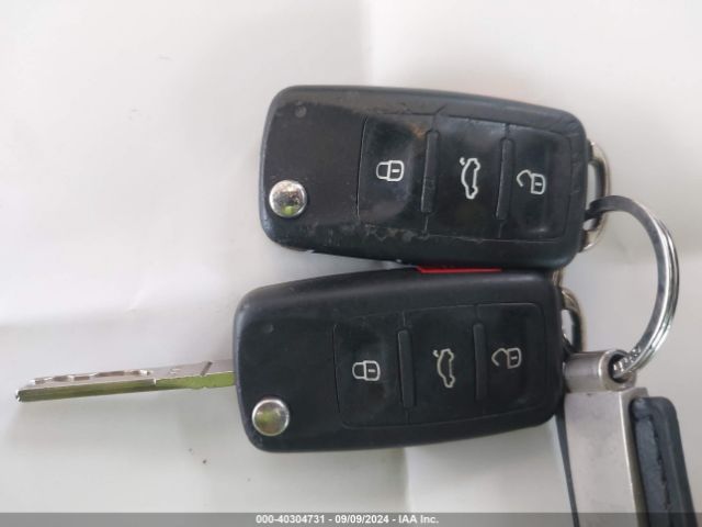 1VWAT7A31HC017216 Volkswagen Passat 1.8t S
