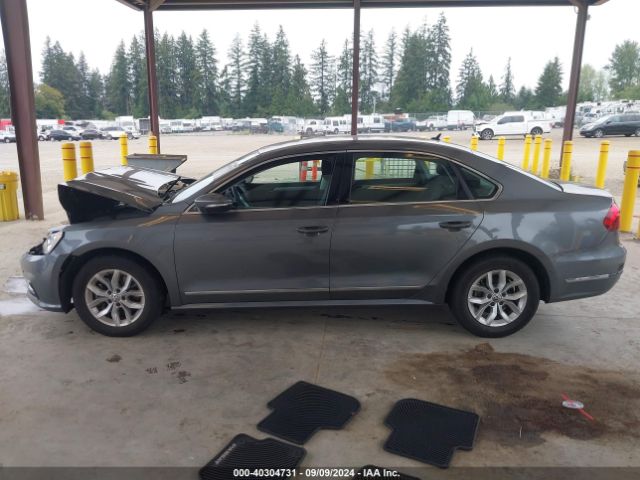 1VWAT7A31HC017216 Volkswagen Passat 1.8t S
