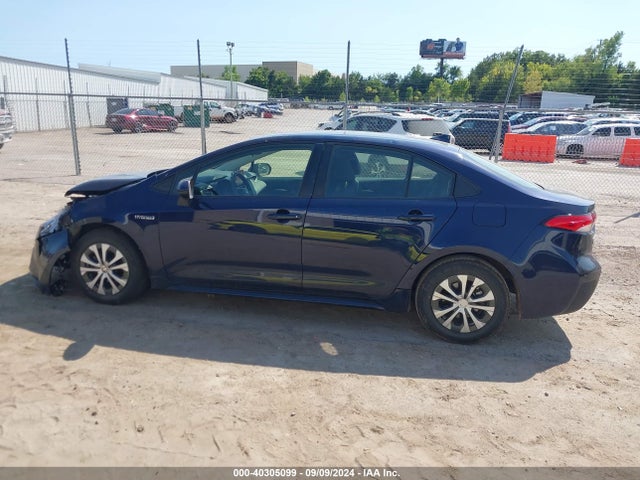 Toyota Corolla Hybrid Le 2021 JTDEAMDE2MJ003272 Image 14