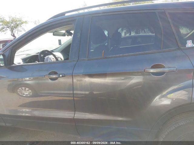 1FMCU0GD0HUE63301 Ford ESCAPE SE
