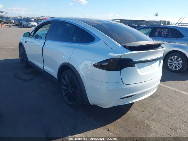 2017 TESLA MODEL X 5YJXCBE49HF051801 Photo 2