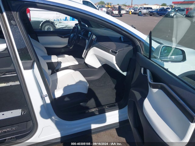 2017 TESLA MODEL X 5YJXCBE49HF051801 Photo 4