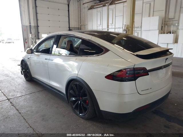 2016 TESLA MODEL X 5YJXCBE41GF007418 Photo 2