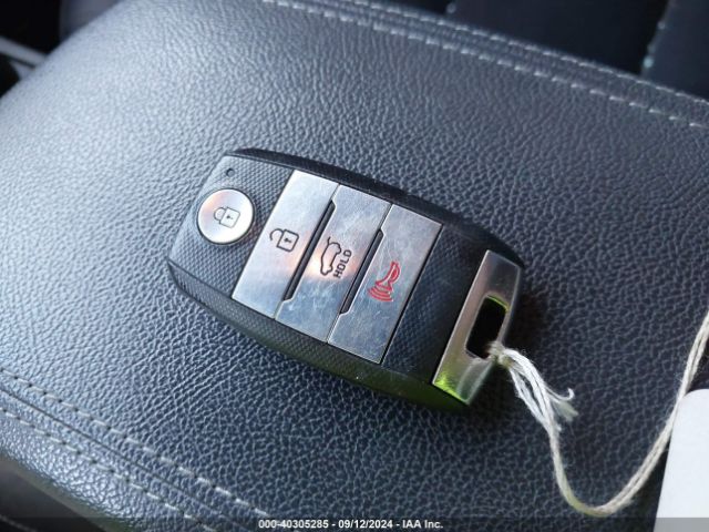 KNDCE3LC5H5058982 KIA Niro Touring