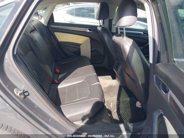 1VWDT7A36HC008685 Volkswagen Passat 1.8t R-line