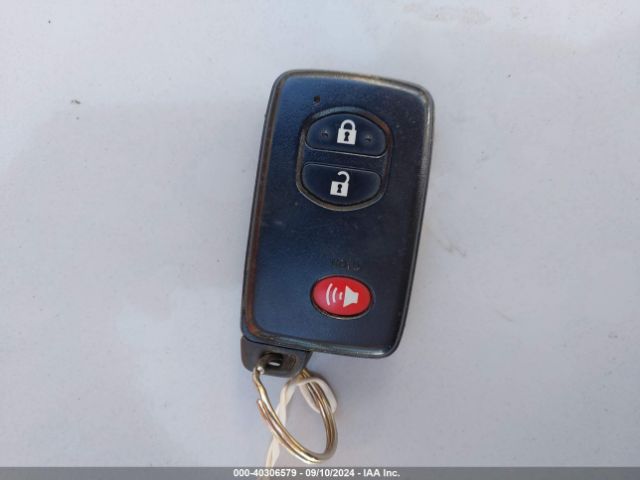 JTDZN3EU8GJ041289 Toyota Prius V Three