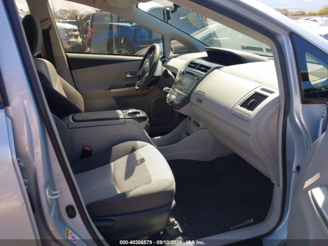 JTDZN3EU8GJ041289 Toyota Prius V Three