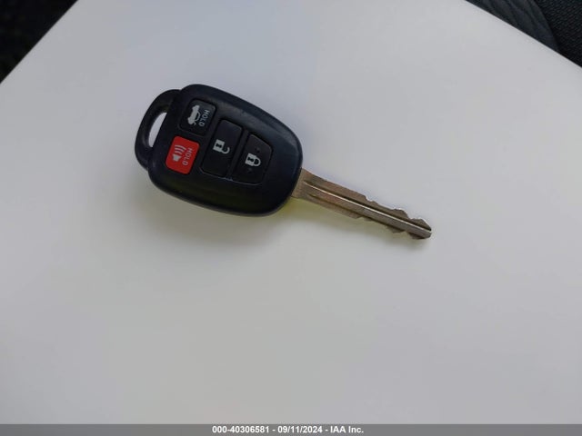 Toyota COROLLA LE 2017 2T1BURHE1HC788001 Image 11