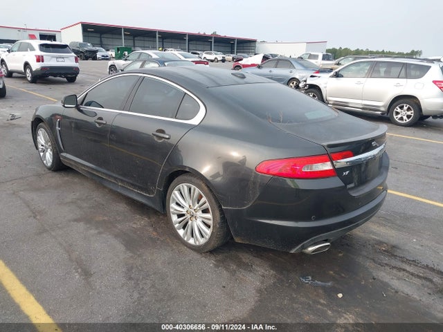 2011 JAGUAR XF SAJWA0FBXBLS13900 Photo 2