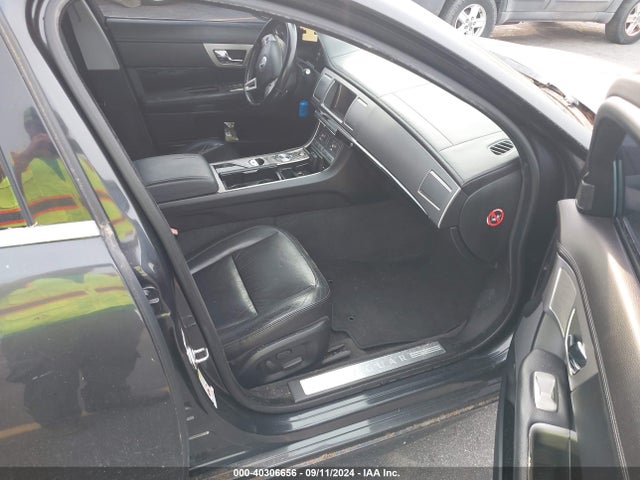 2011 JAGUAR XF SAJWA0FBXBLS13900 Photo 4
