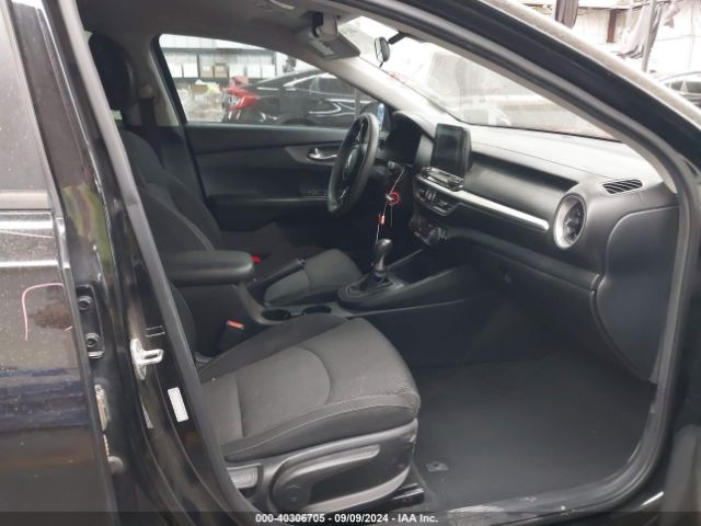 3KPF24AD1KE127329 KIA FORTE FE