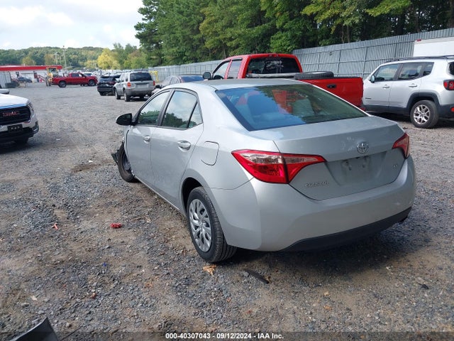 Toyota COROLLA LE 2018 2T1BURHE7JC011392 Image 3
