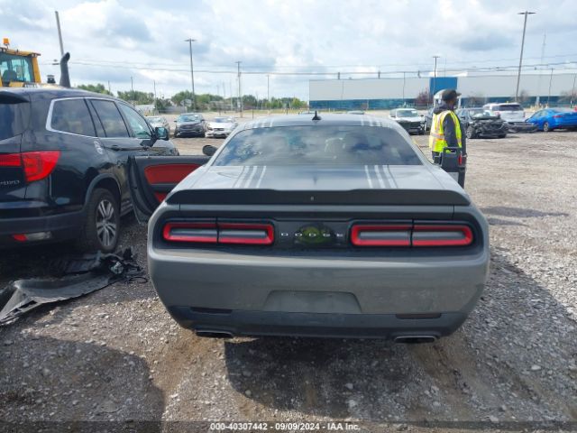 2C3CDZFJ9JH287877 Dodge Challenger 392 Hemi Scat Pack Shaker