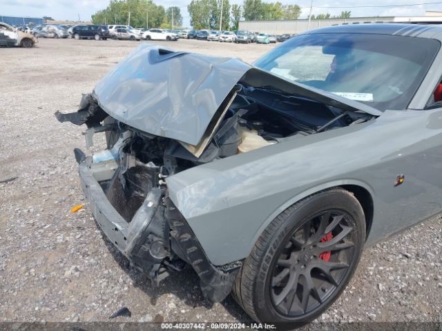 2C3CDZFJ9JH287877 Dodge Challenger 392 Hemi Scat Pack Shaker