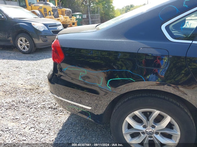 1VWAT7A33GC045839 Volkswagen Passat 1.8t S
