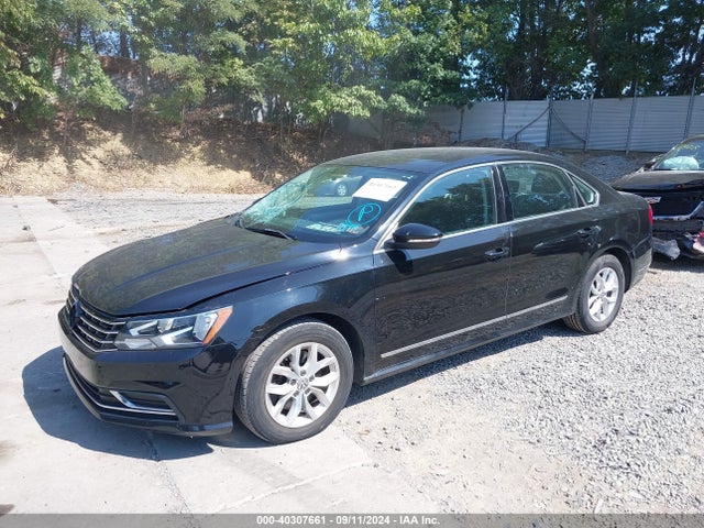 1VWAT7A33GC045839 Volkswagen Passat 1.8t S