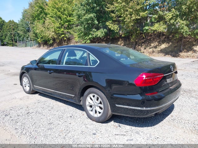 1VWAT7A33GC045839 Volkswagen Passat 1.8t S