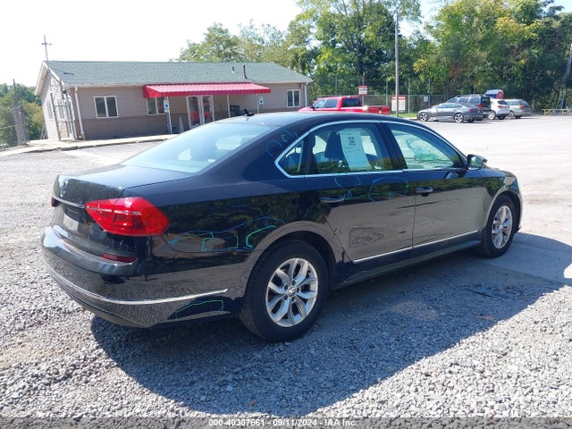 1VWAT7A33GC045839 Volkswagen Passat 1.8t S