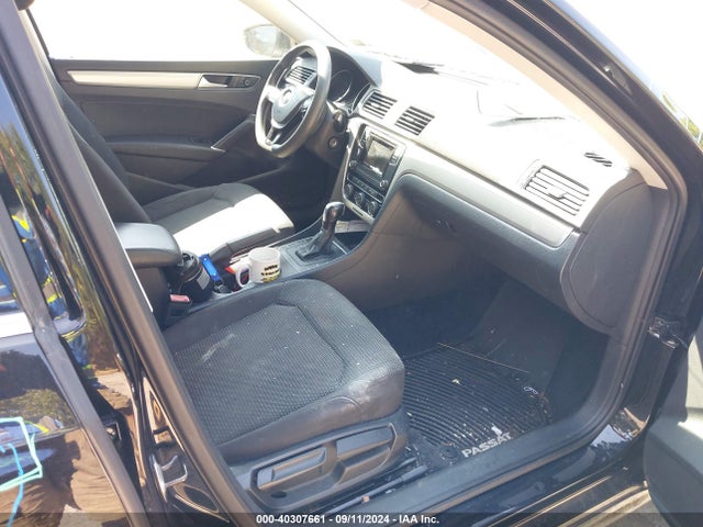 1VWAT7A33GC045839 Volkswagen Passat 1.8t S