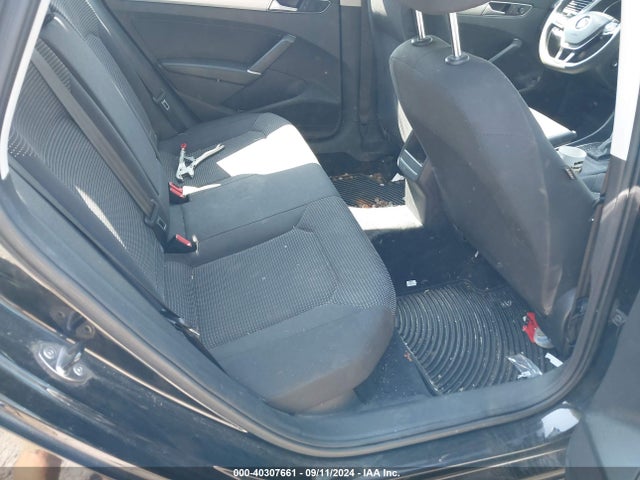 1VWAT7A33GC045839 Volkswagen Passat 1.8t S