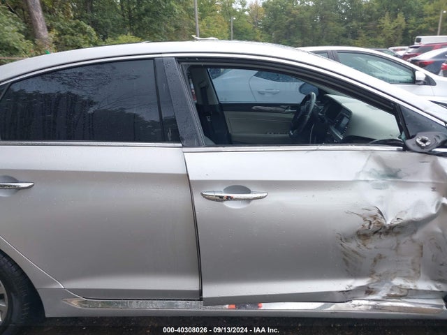 Hyundai Sonata Limited 2015 5NPE34AF2FH113807 Image 13