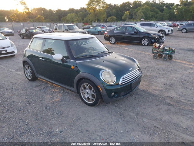 2010 MINI COOPER WMWMF3C57ATU79720 Photo 0