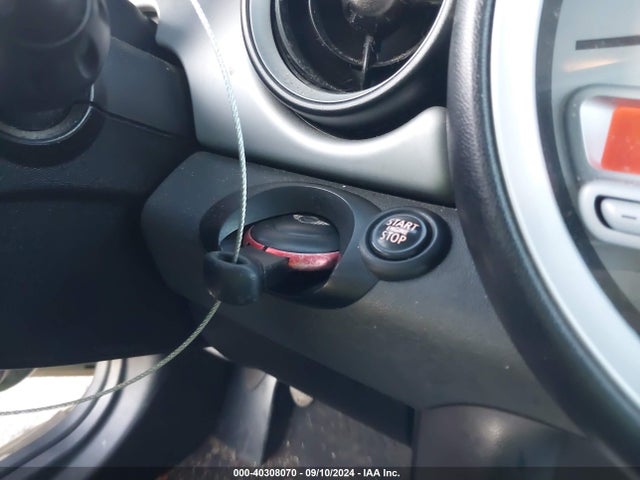 2010 MINI COOPER WMWMF3C57ATU79720 Photo 10