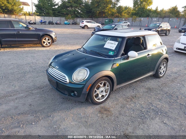 2010 MINI COOPER WMWMF3C57ATU79720 Photo 1