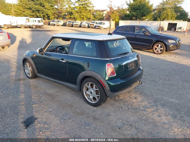 2010 MINI COOPER WMWMF3C57ATU79720 Photo 2