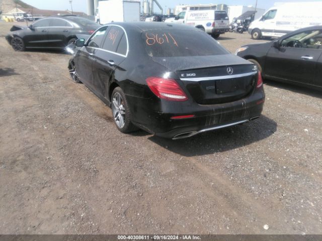 WDDZF4KB3HA029841 Mercedes-Benz E 300 4matic