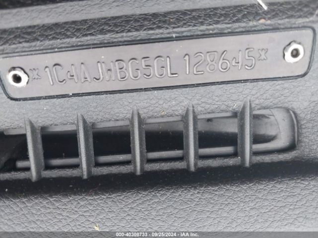 1C4AJWBG5GL128645 Jeep Wrangler Sahara