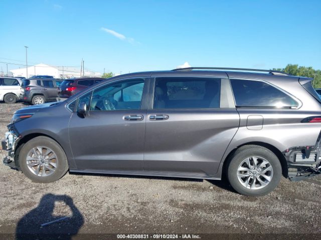 5TDJSKFC2NS058143 Toyota SIENNA XLE
