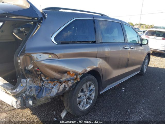 5TDJSKFC2NS058143 Toyota SIENNA XLE