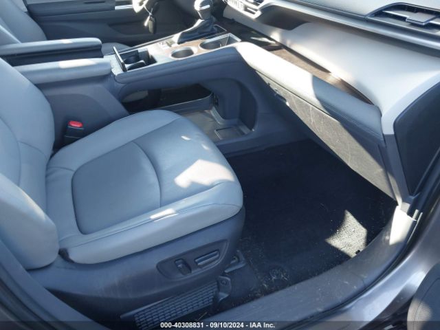 5TDJSKFC2NS058143 Toyota SIENNA XLE