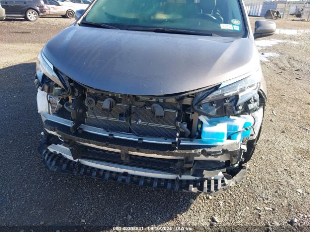 5TDJSKFC2NS058143 Toyota SIENNA XLE
