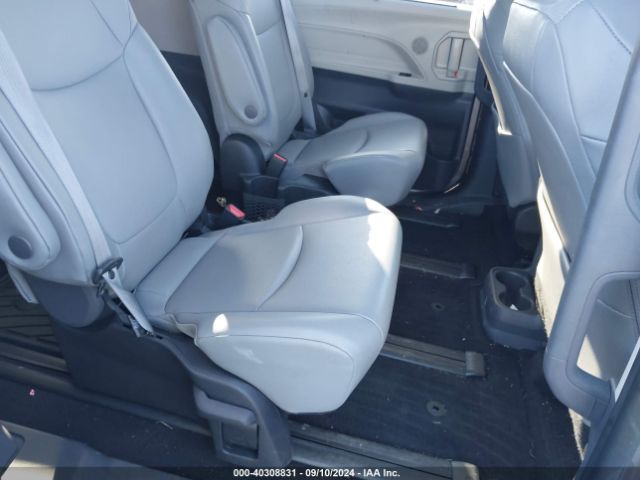 5TDJSKFC2NS058143 Toyota SIENNA XLE