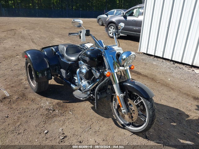 2015 HARLEY-DAVIDSON FLRT 1HD1MCM18FB852492
