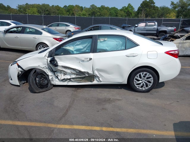Toyota COROLLA LE 2018 5YFBURHE0JP789582 Image 14
