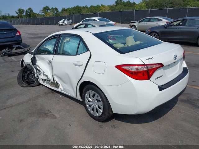 Toyota COROLLA LE 2018 5YFBURHE0JP789582 Image 3