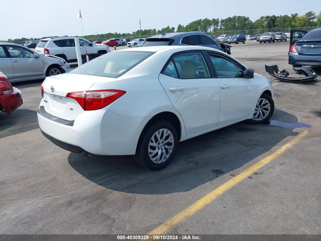 Toyota COROLLA LE 2018 5YFBURHE0JP789582 Image 4
