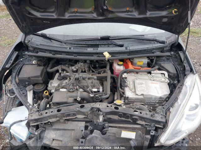 JTDKDTB31F1106322 Toyota Prius C Four